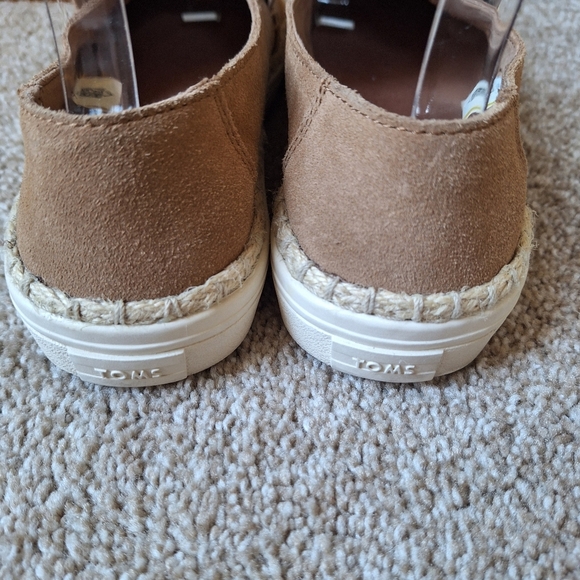 Toms Womens Tan Suede Slip On Sneaker/Loafer Size 9 - Picture 4 of 8